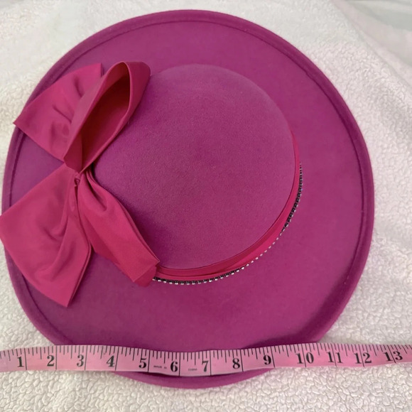 Imported Ra’mani Vintage Wool felt magenta hat with cranberry velvet headband. - Picture 6 of 8